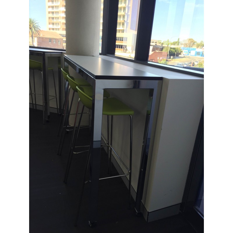 Vera Bar Table